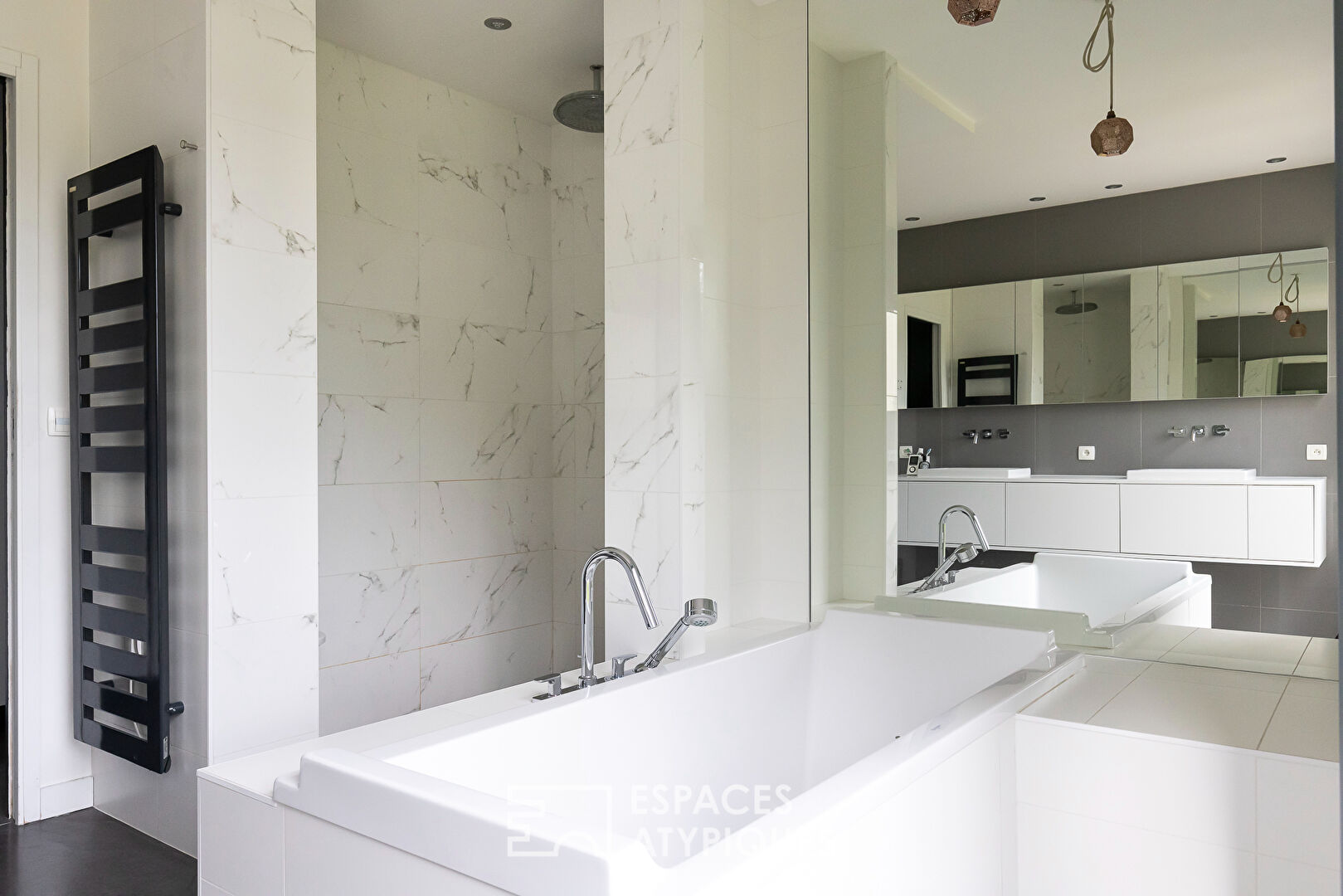 Maison d&rsquo;architecte contemporaine avec parc et piscine