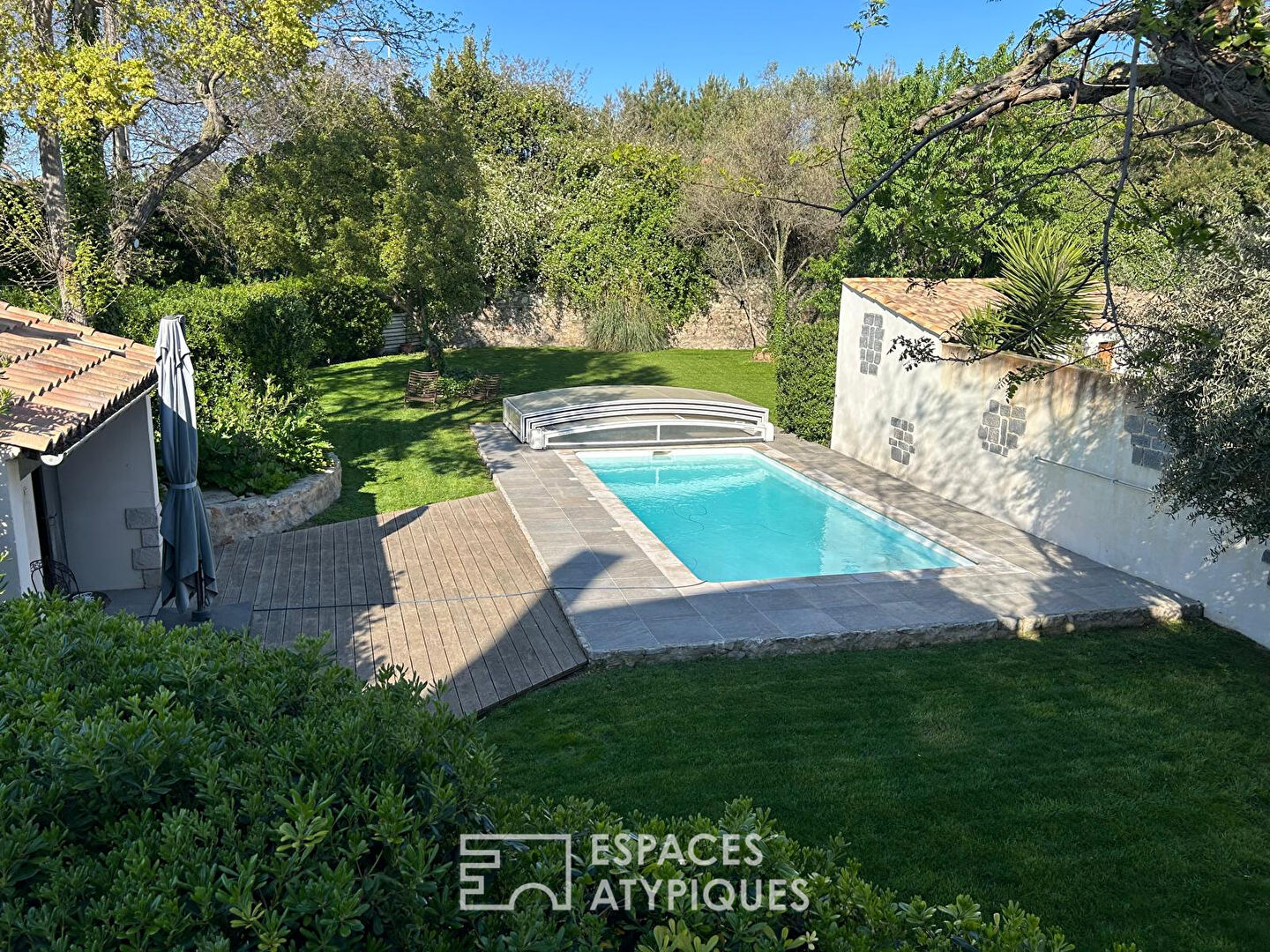 Maison de caractère avec son grand jardin aménagé