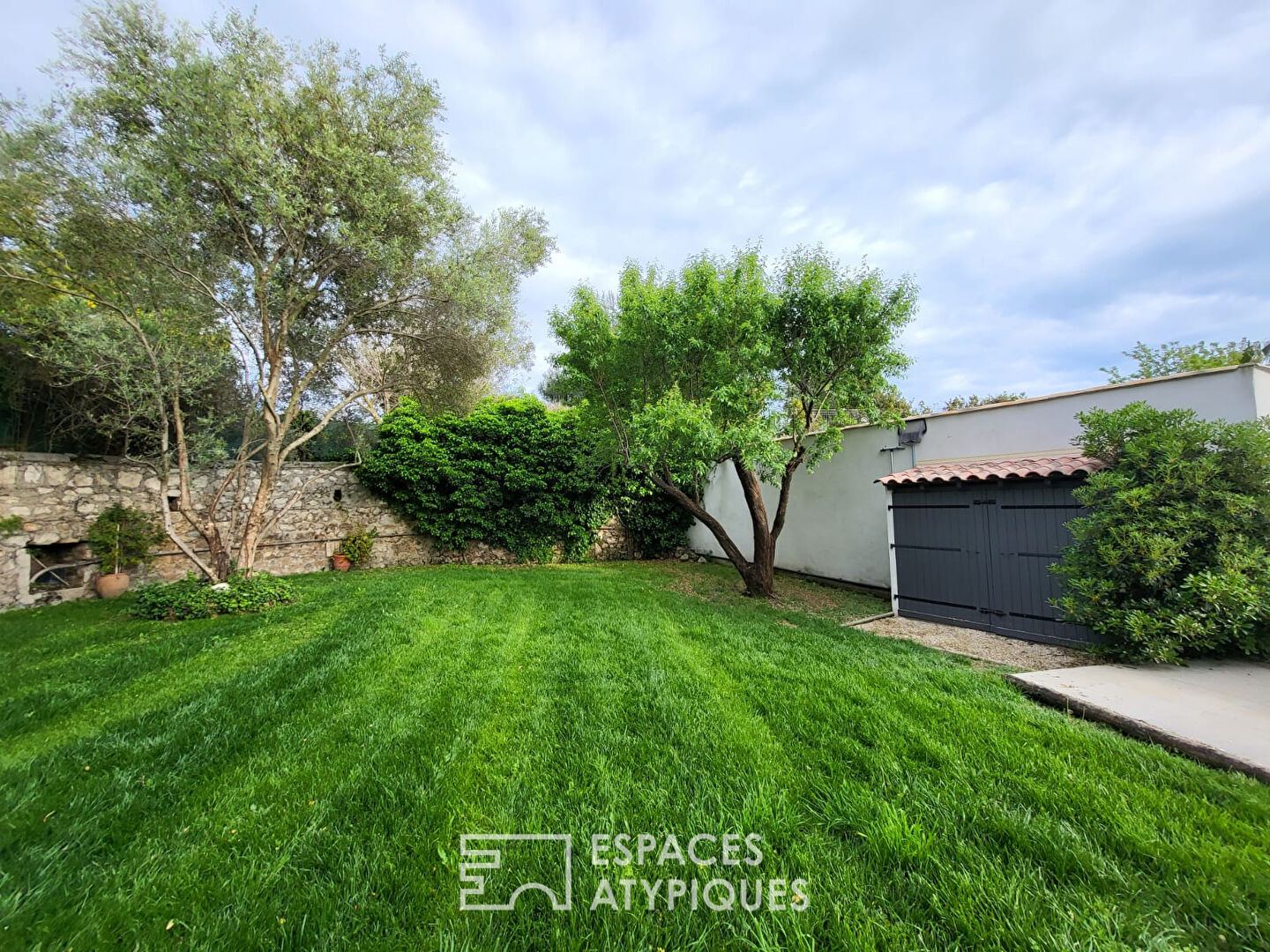 Maison de caractère avec son grand jardin aménagé