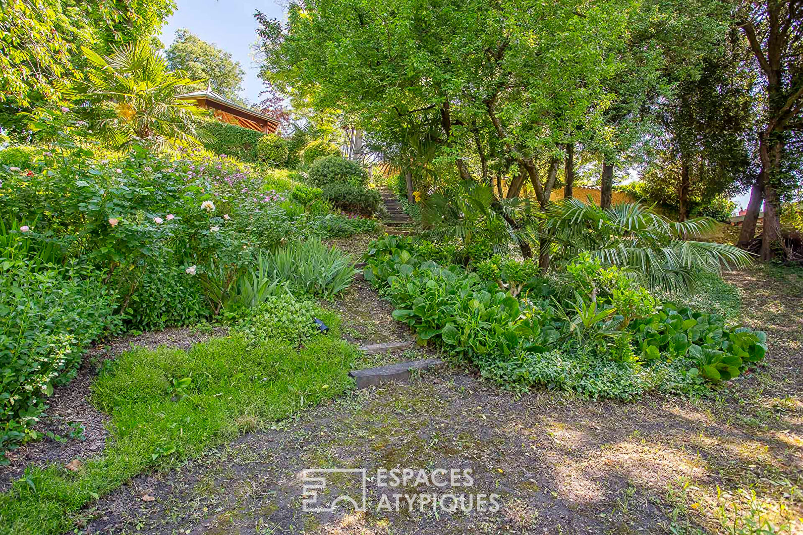 Bourgeois apartment in the heart of Saint Just with private garden