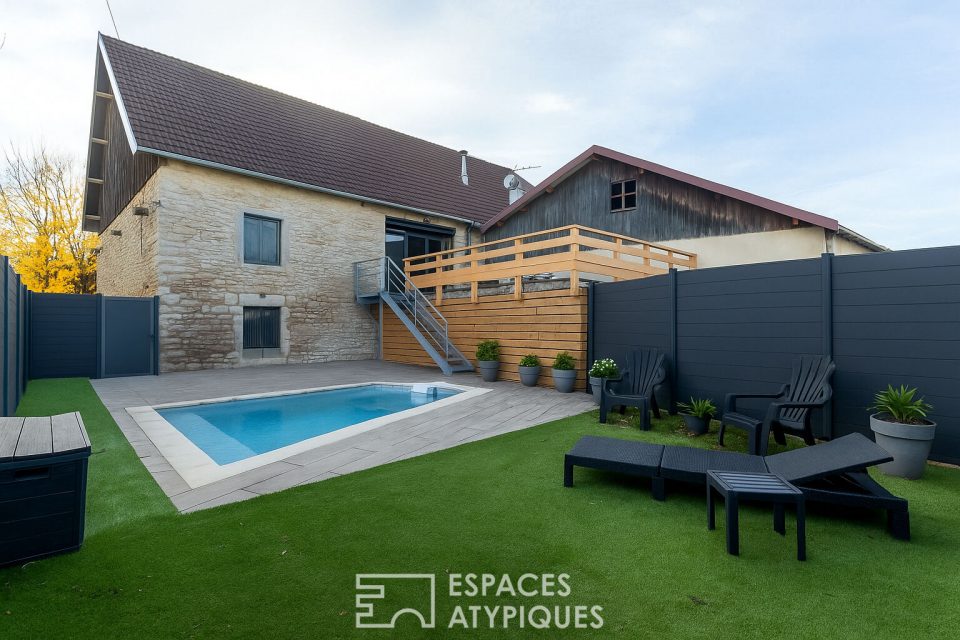 Ancienne ferme de château avec piscine et dépendance