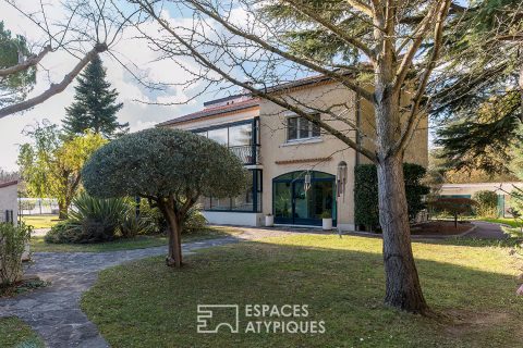 Maison de caractère et dépendances Atypiques dans un parc arboré aux portes de Valence