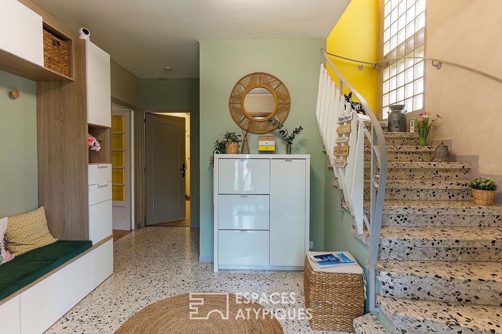 Maison de caractère et dépendances Atypiques dans un parc arboré aux portes de Valence