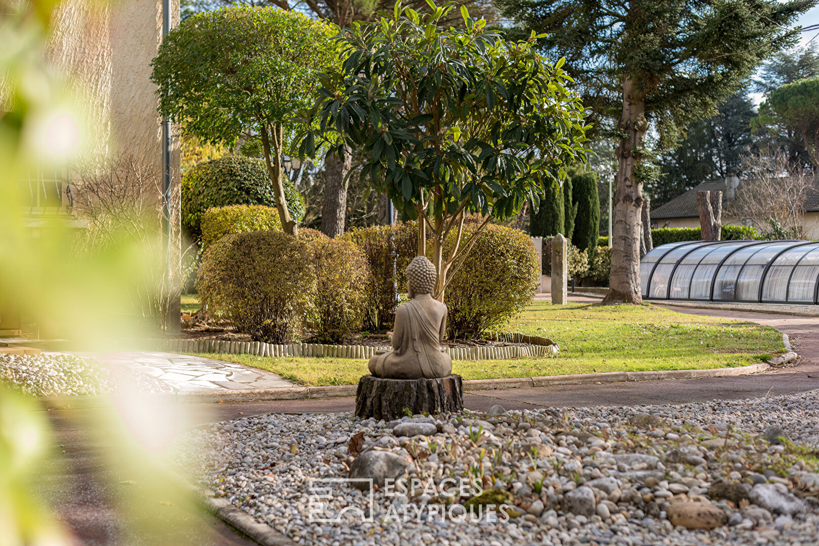 Maison de caractère et dépendances Atypiques dans un parc arboré aux portes de Valence