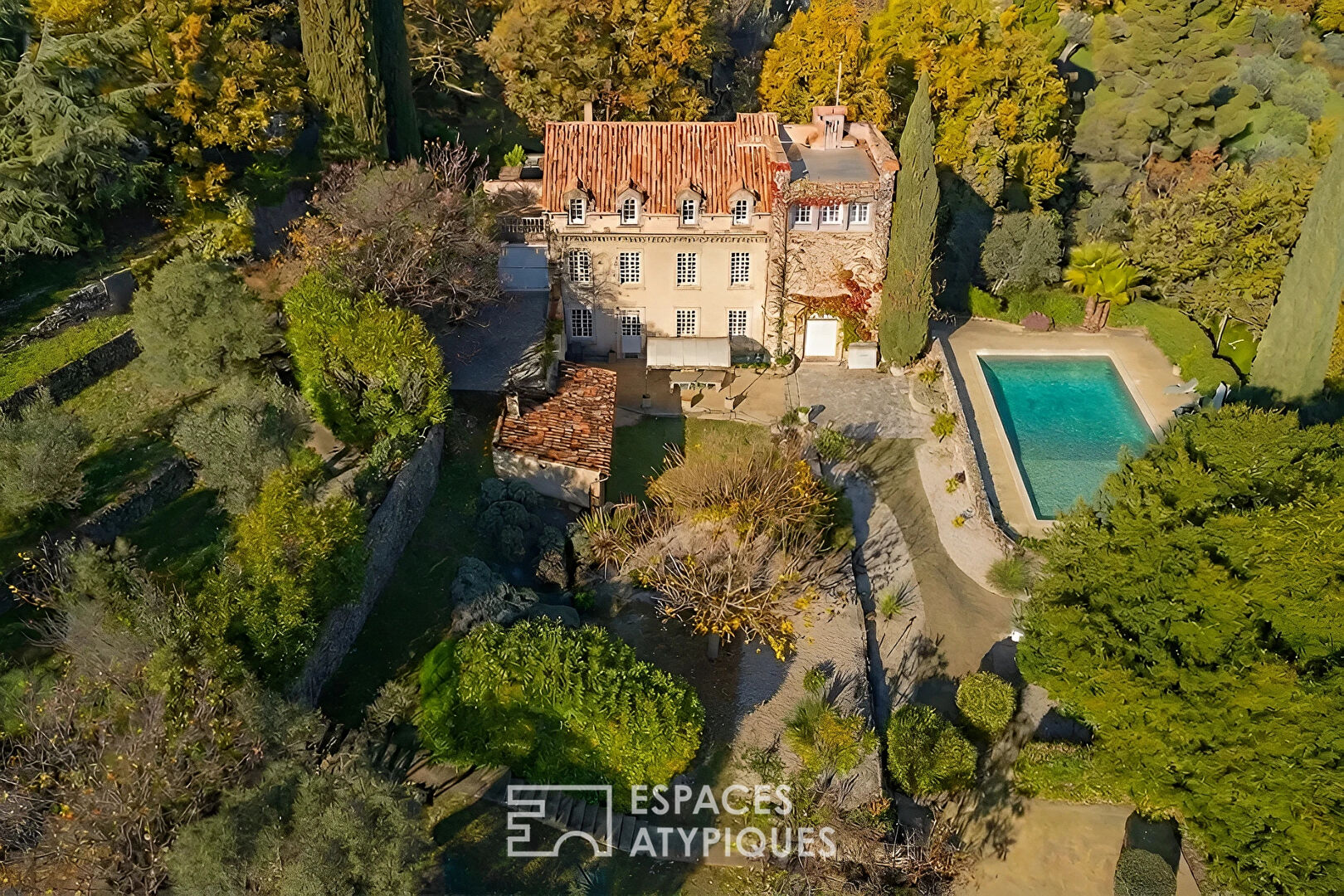 Manoir du 19e siècle et ses dépendances avec vue panoramique