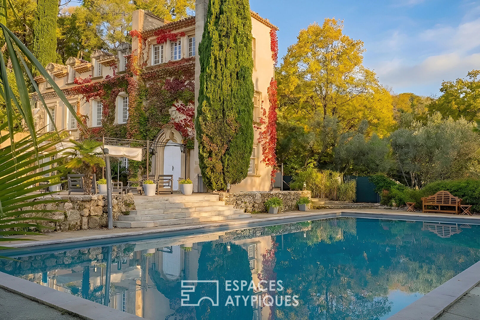 Manoir du 19e siècle et ses dépendances avec vue panoramique