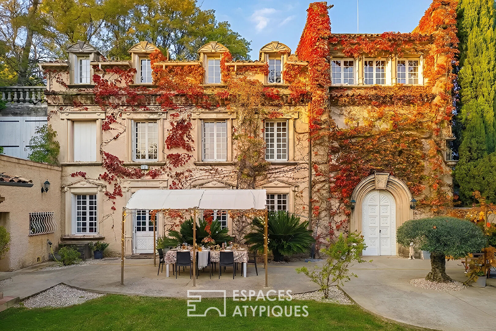 Manoir du 19e siècle et ses dépendances avec vue panoramique