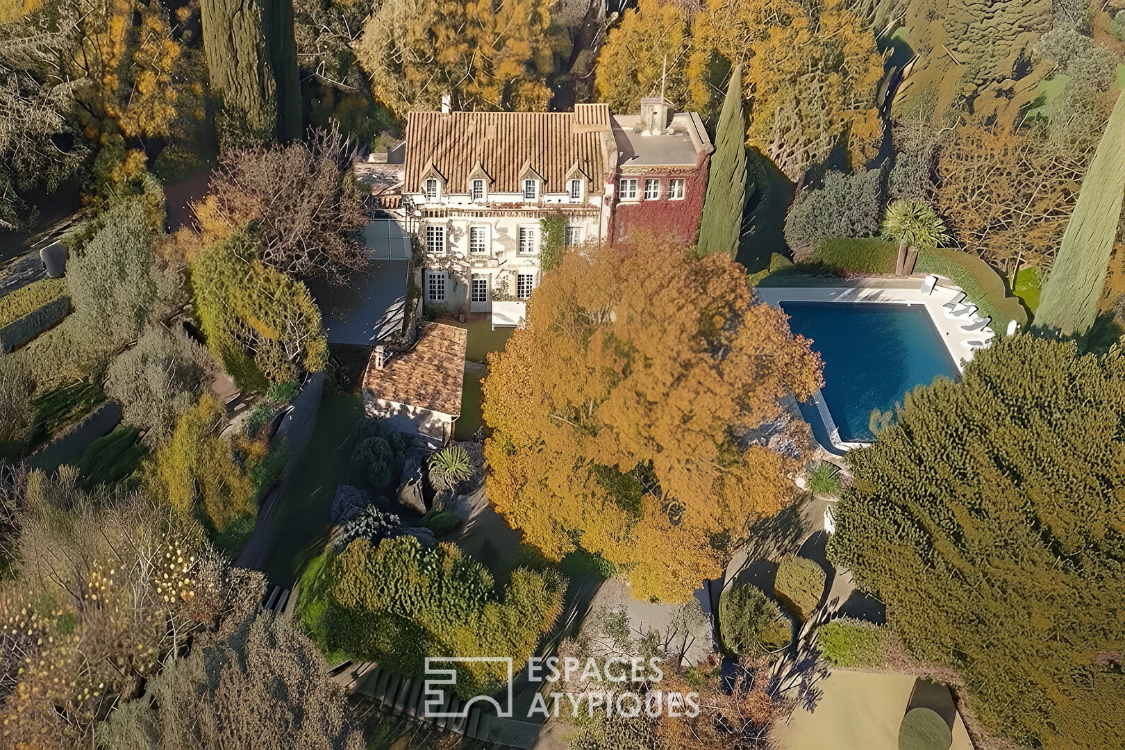 Manoir du 19e siècle et ses dépendances avec vue panoramique