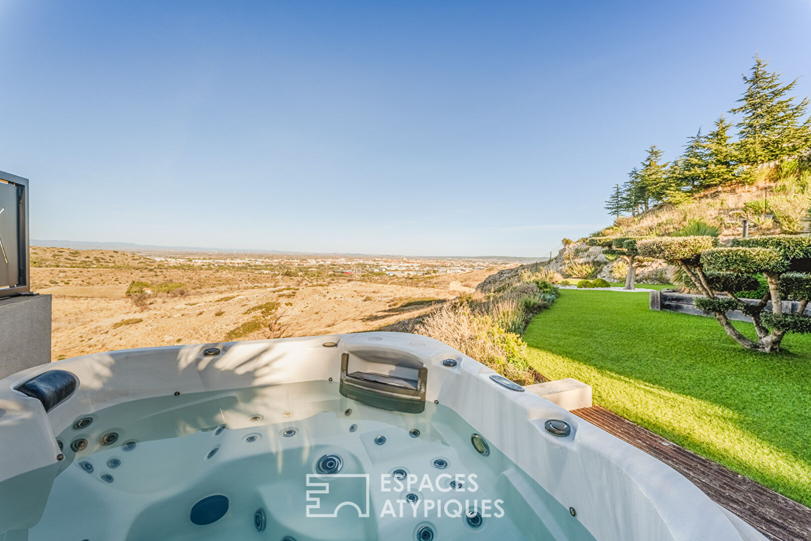 Sumptuous Villa with Spectacular Views – Heights of Narbonne