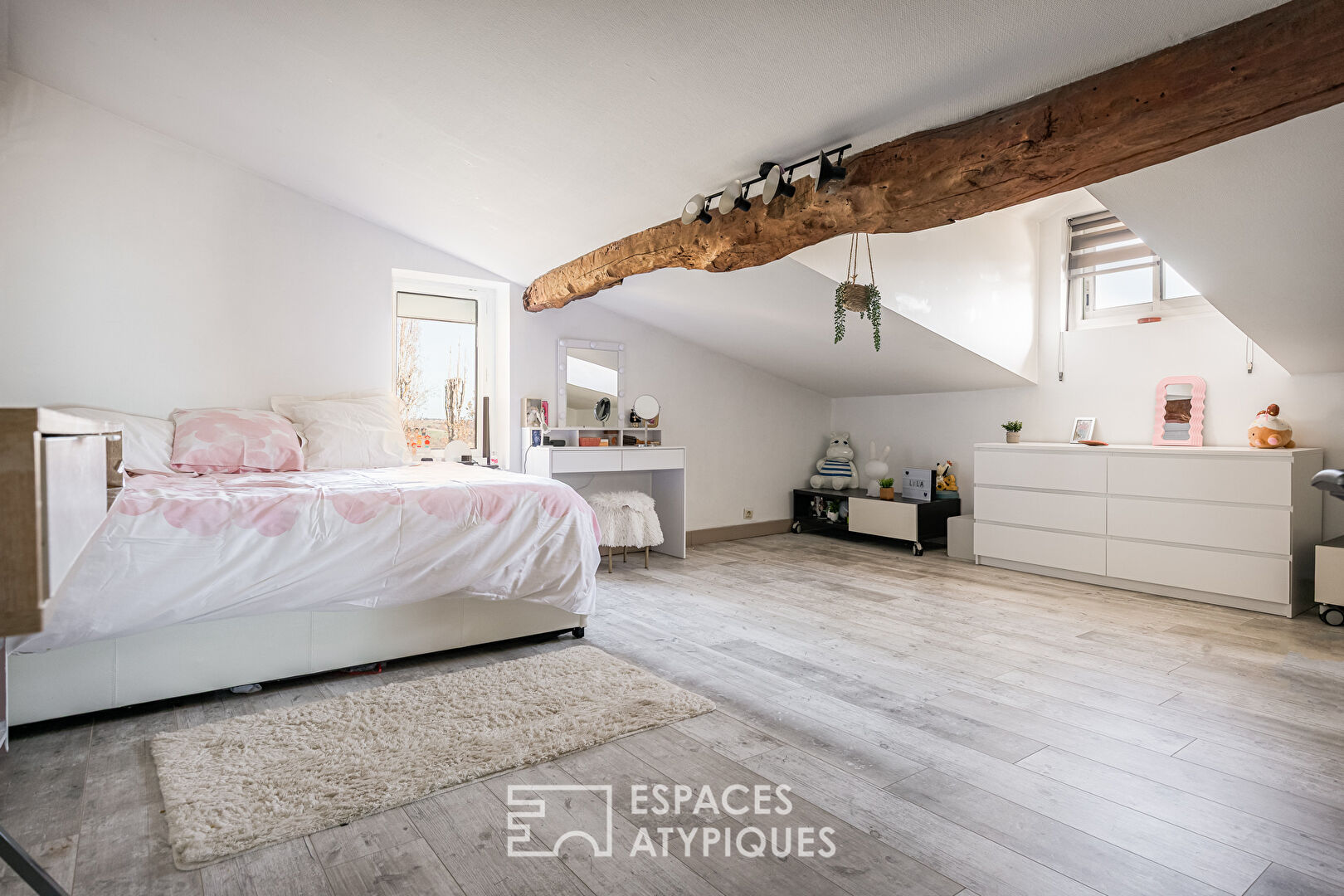 House inspired by the Lauragais region, located in the hills above Lapeyrouse-Fossat