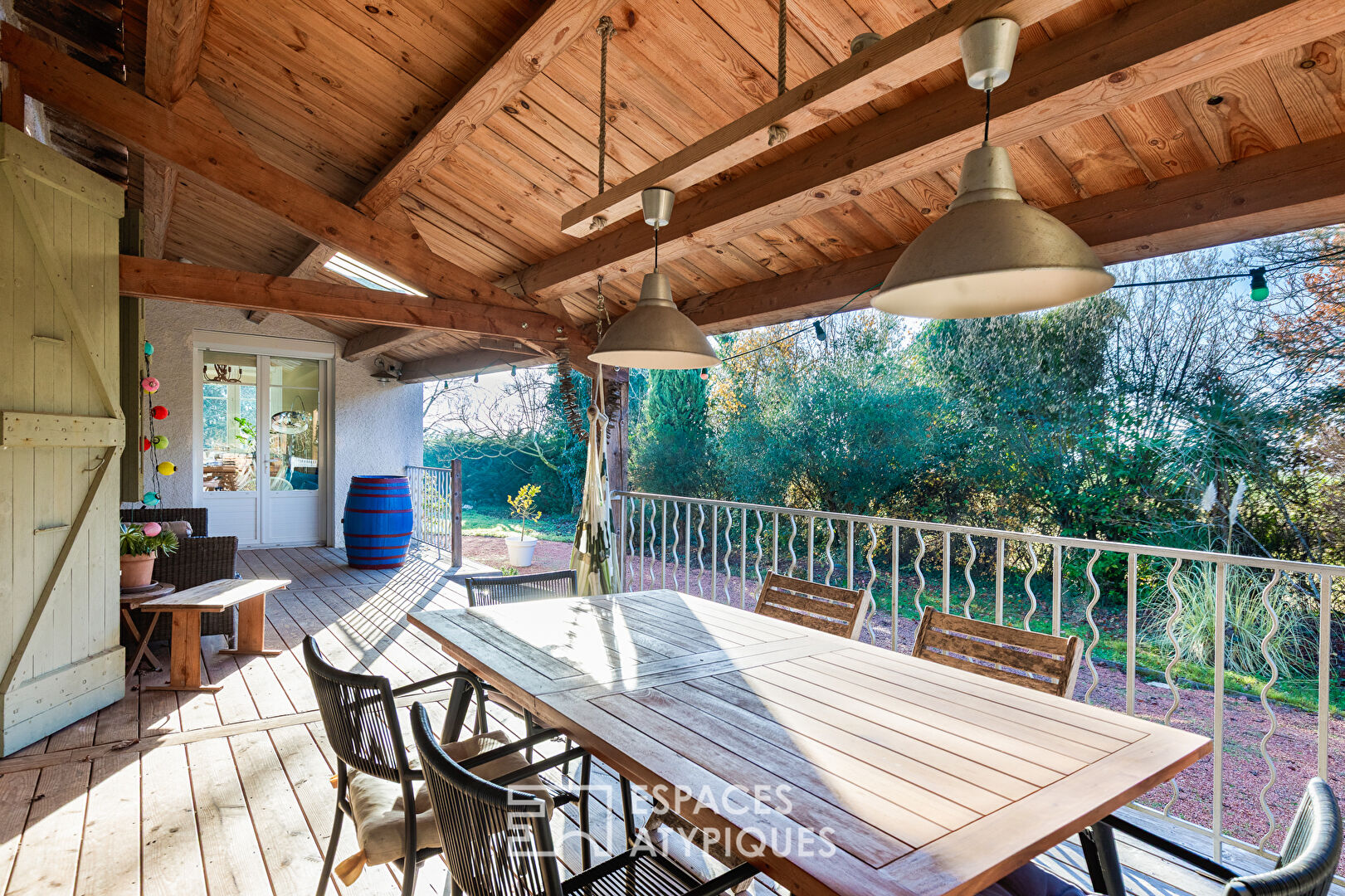 Maison familiale de plain pied avec piscine