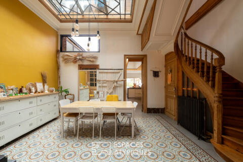 Renovated bourgeois house