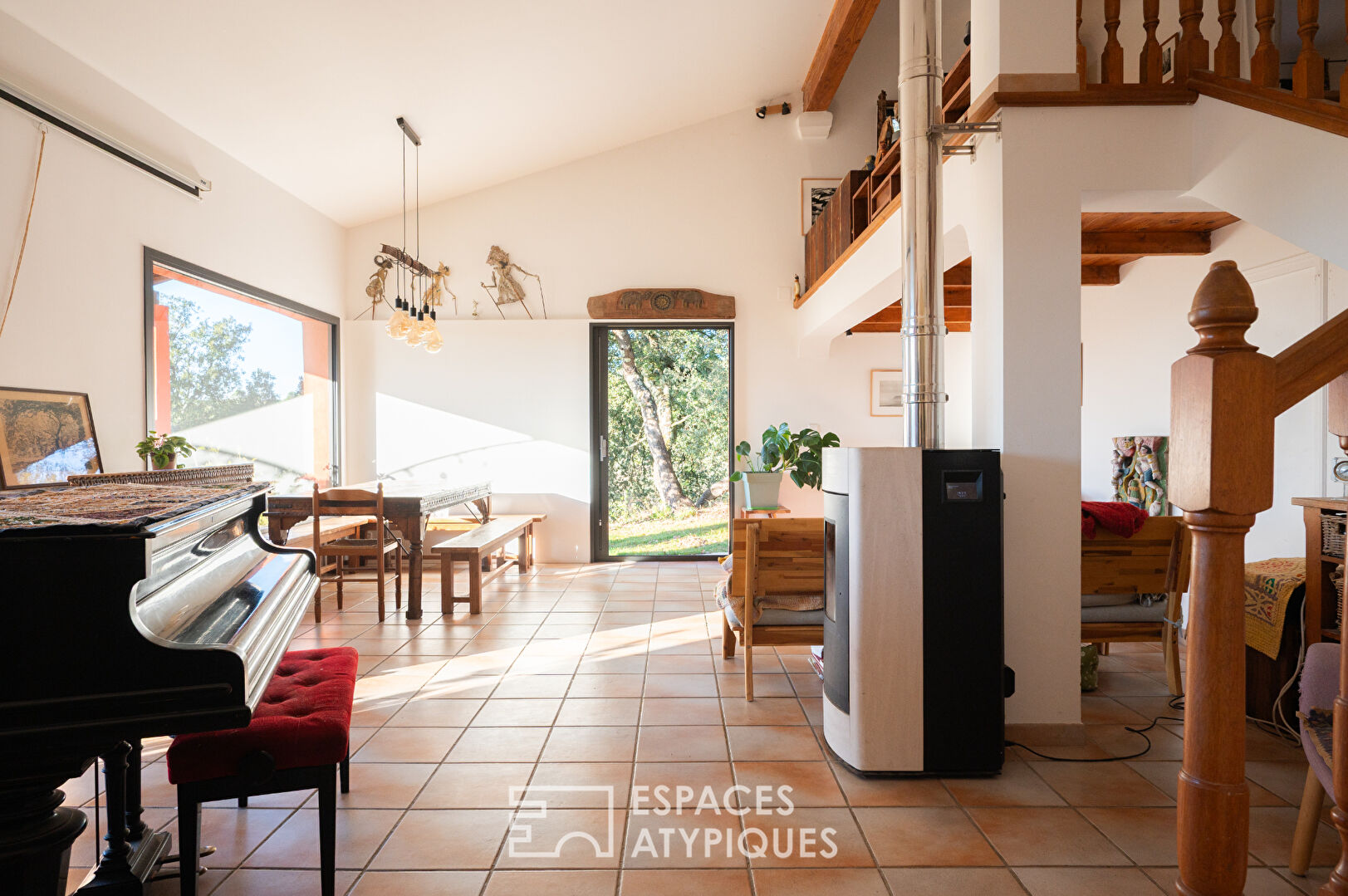 Maison de caractère dépendance, piscine et vue