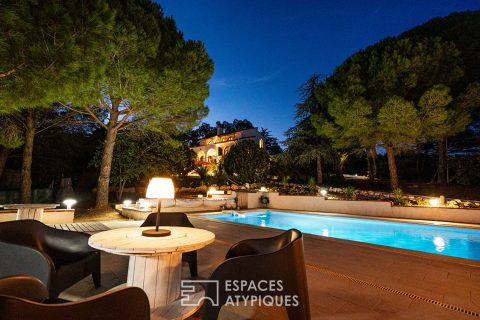 Belle villa à l&rsquo;esprit hacienda méditerranéen, nichée dans son écrin de verdure à deux pas de la mer
