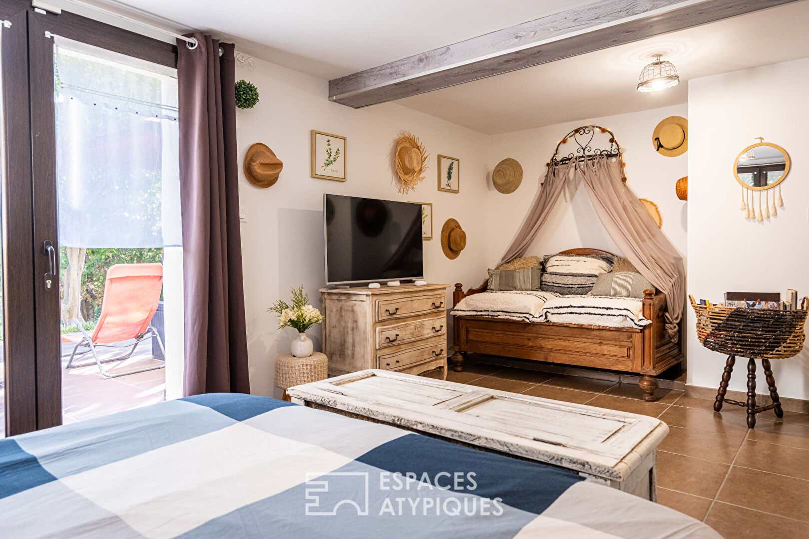 Belle villa à l&rsquo;esprit hacienda méditerranéen, nichée dans son écrin de verdure à deux pas de la mer