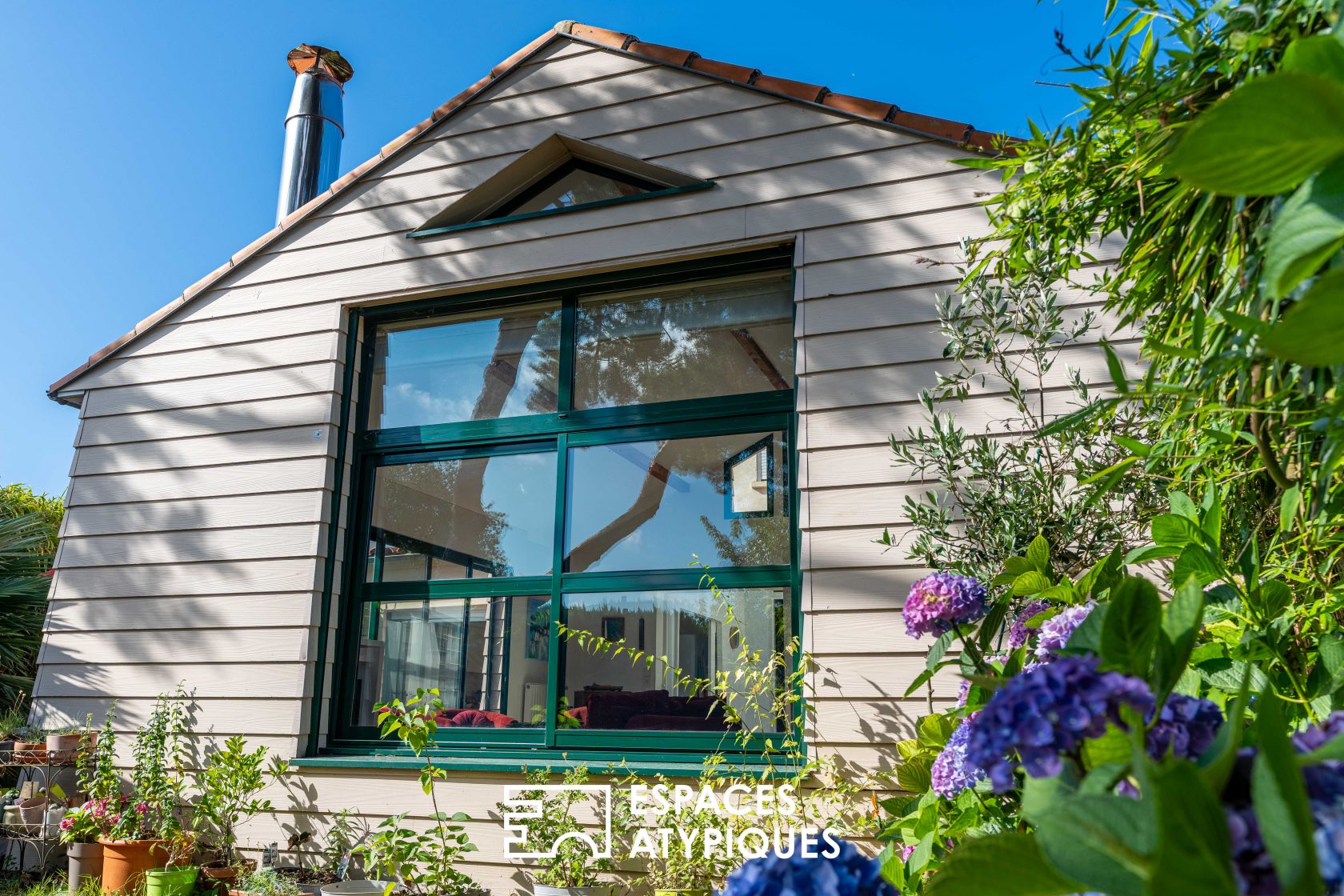 Family home with comfortable living spaces, a large garden, and a garage.