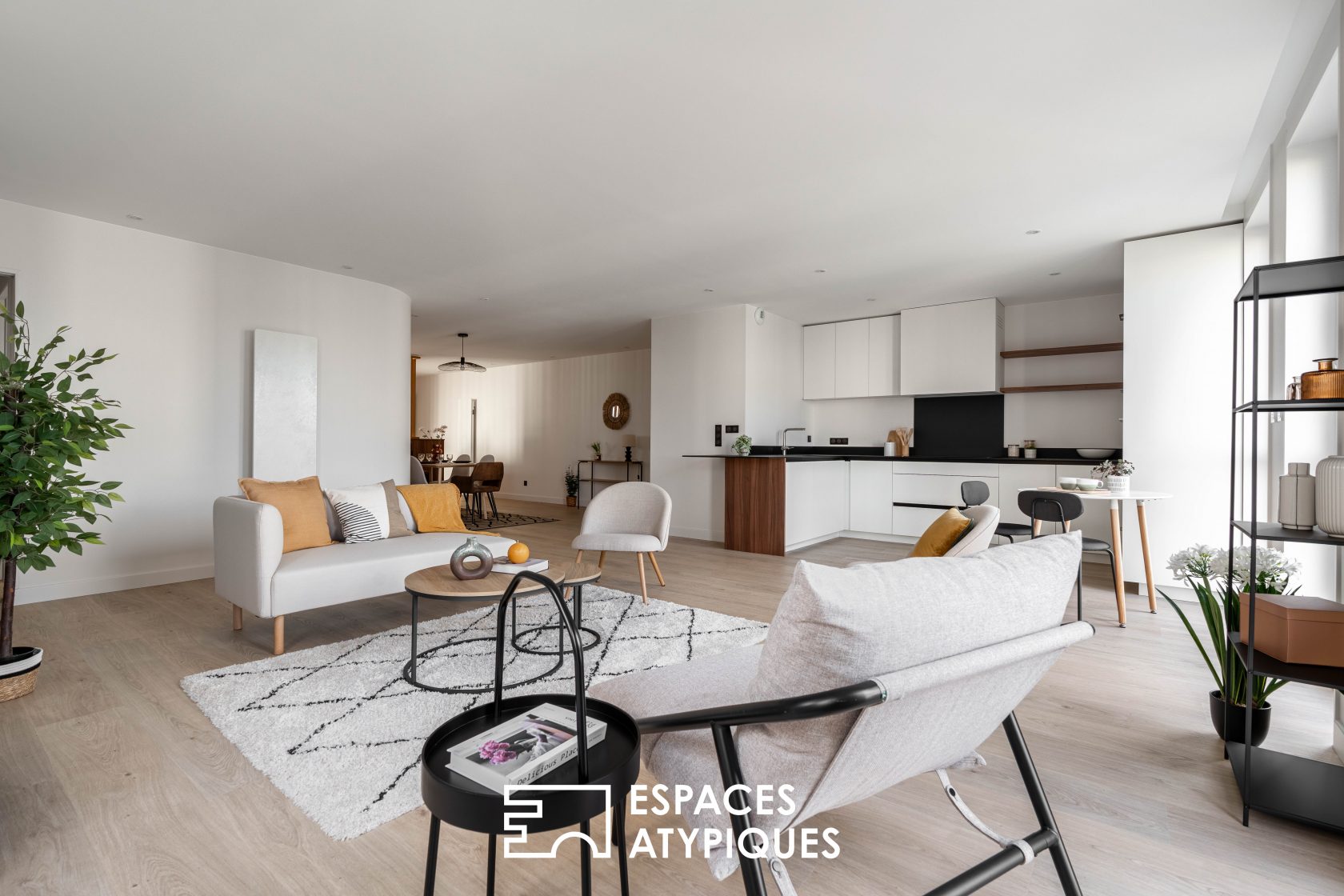 138 m² de volumes et lumière dans un duplex d&rsquo;exception – Place de Bretagne