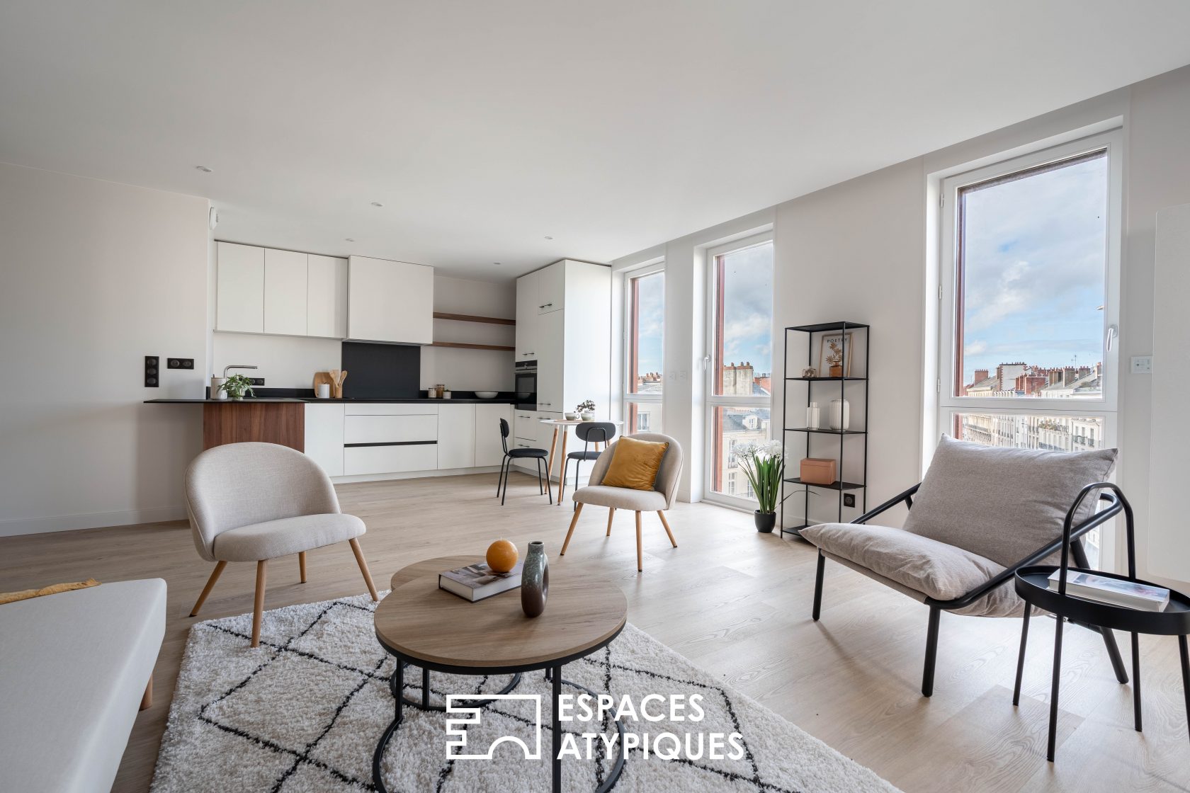 138 m² de volumes et lumière dans un duplex d&rsquo;exception – Place de Bretagne
