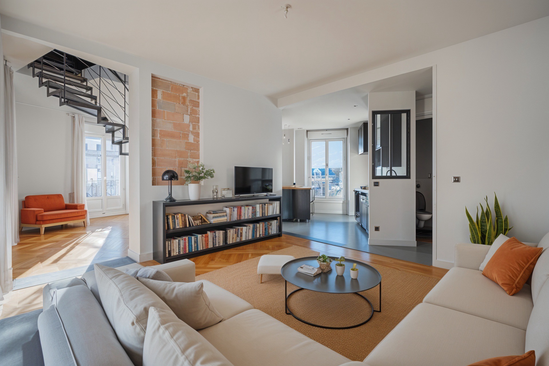 Duplex in the city center on the top floor with mountain views