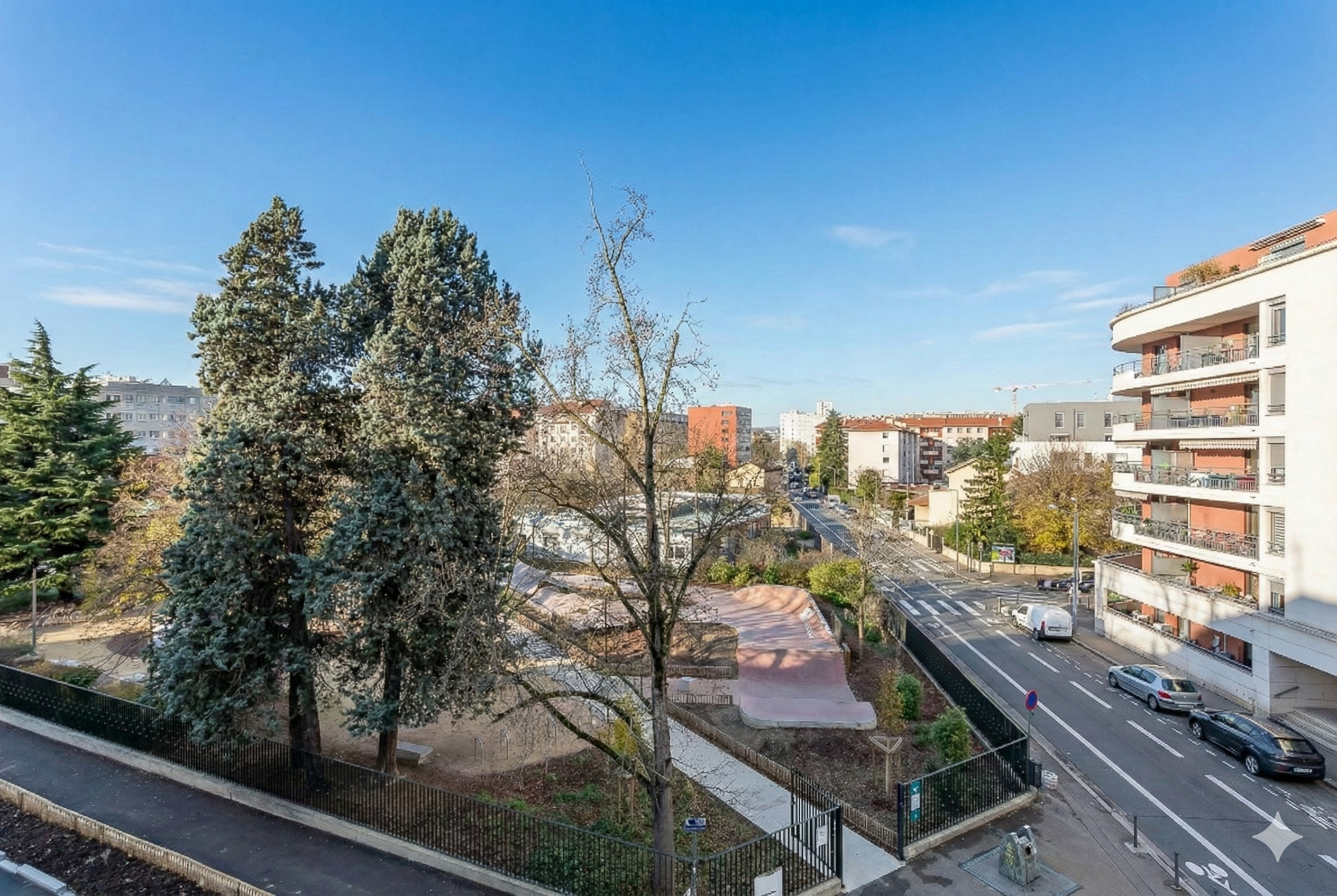 Contemporary apartment a stone’s throw from the metro