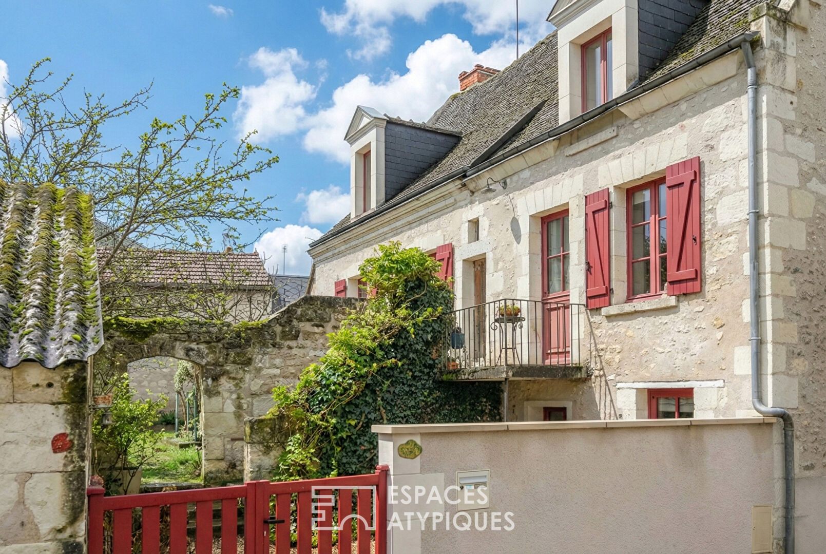 Ancien presbytère rénové avec jardinet