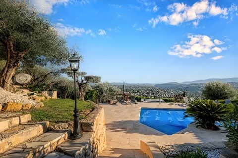 Neo-Provençal house, 126 sqm, in Cabris – Breathtaking sea view, heated pool, peaceful setting