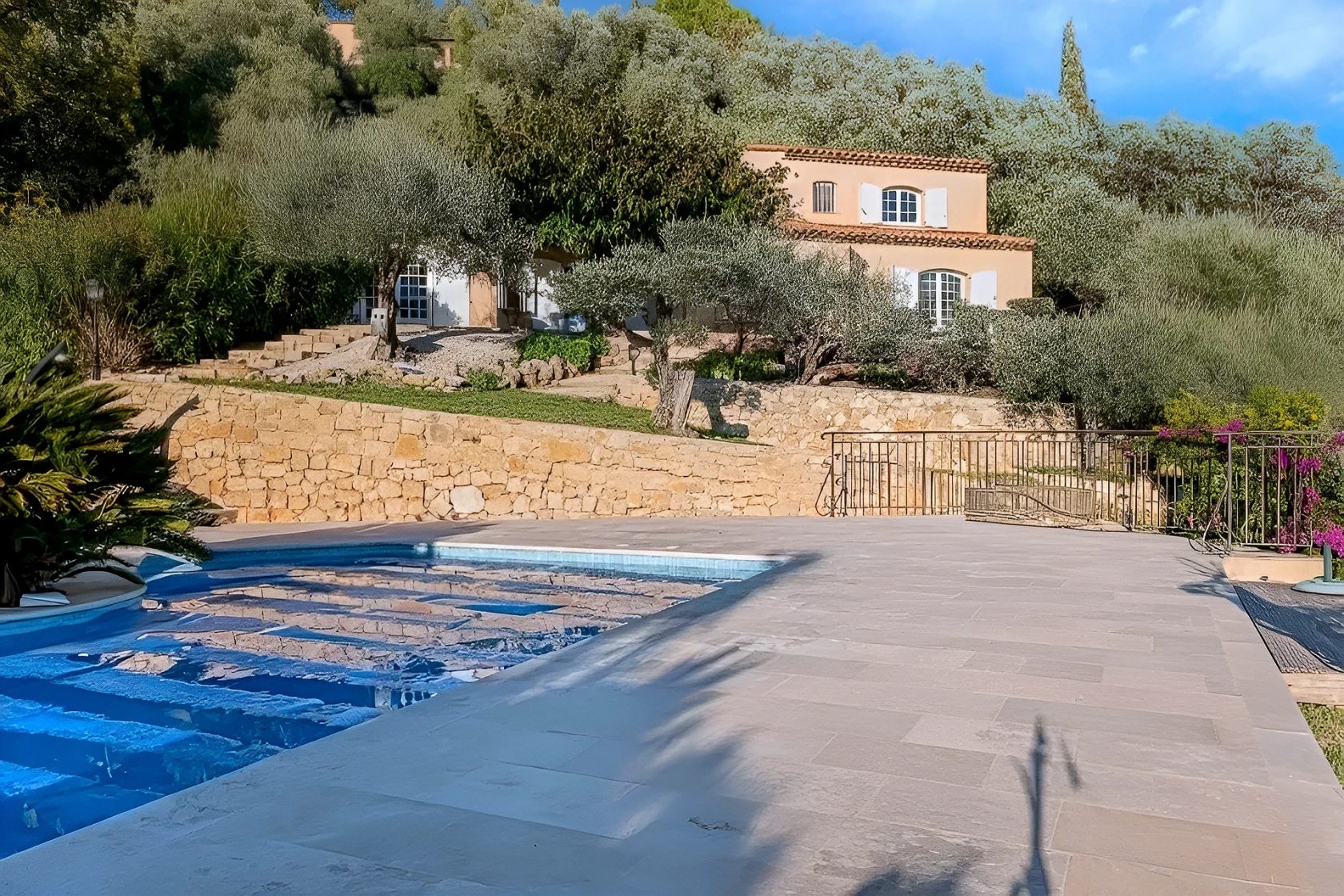 Neo-Provençal house, 126 sqm, in Cabris – Breathtaking sea view, heated pool, peaceful setting