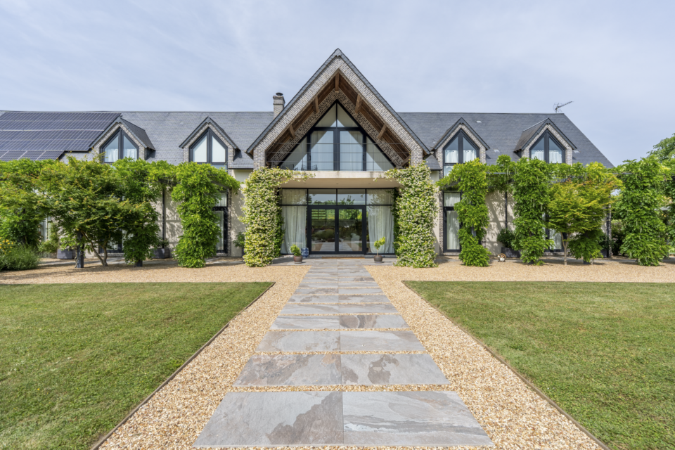 La villa d&rsquo;architecte aux courbes contemporaines