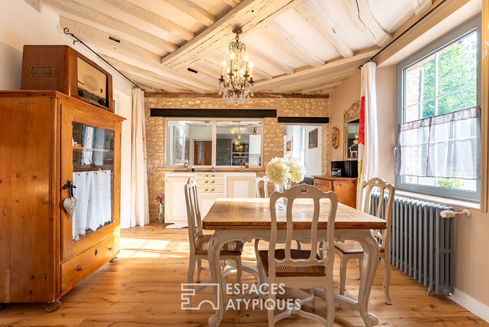 Old farmhouse carefully renovated in the heart of Lyons