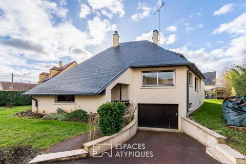La maison à l&rsquo;architecture atypique avec jardin