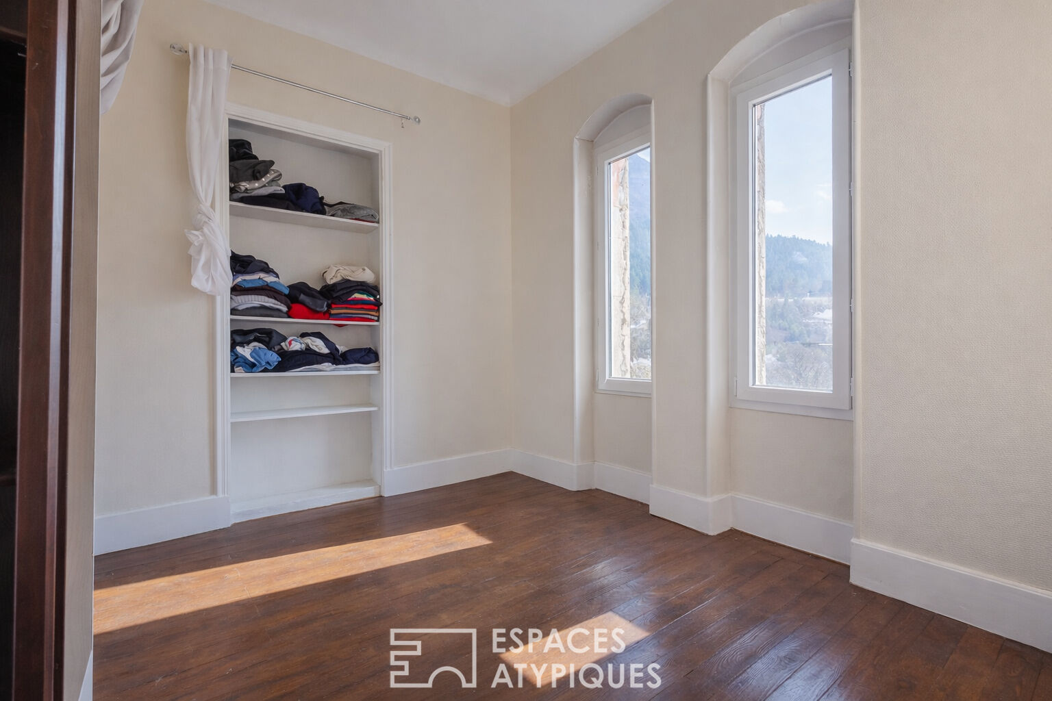 Character house to renovate with reception potential in the Baronnies