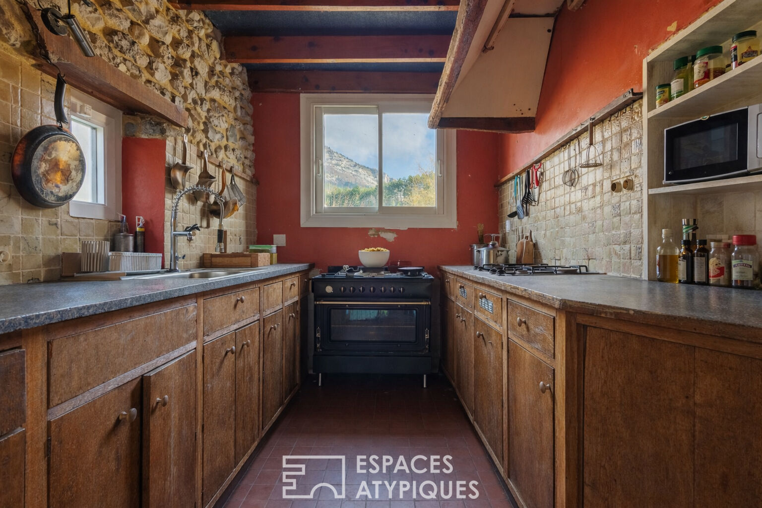 Character house to renovate with reception potential in the Baronnies