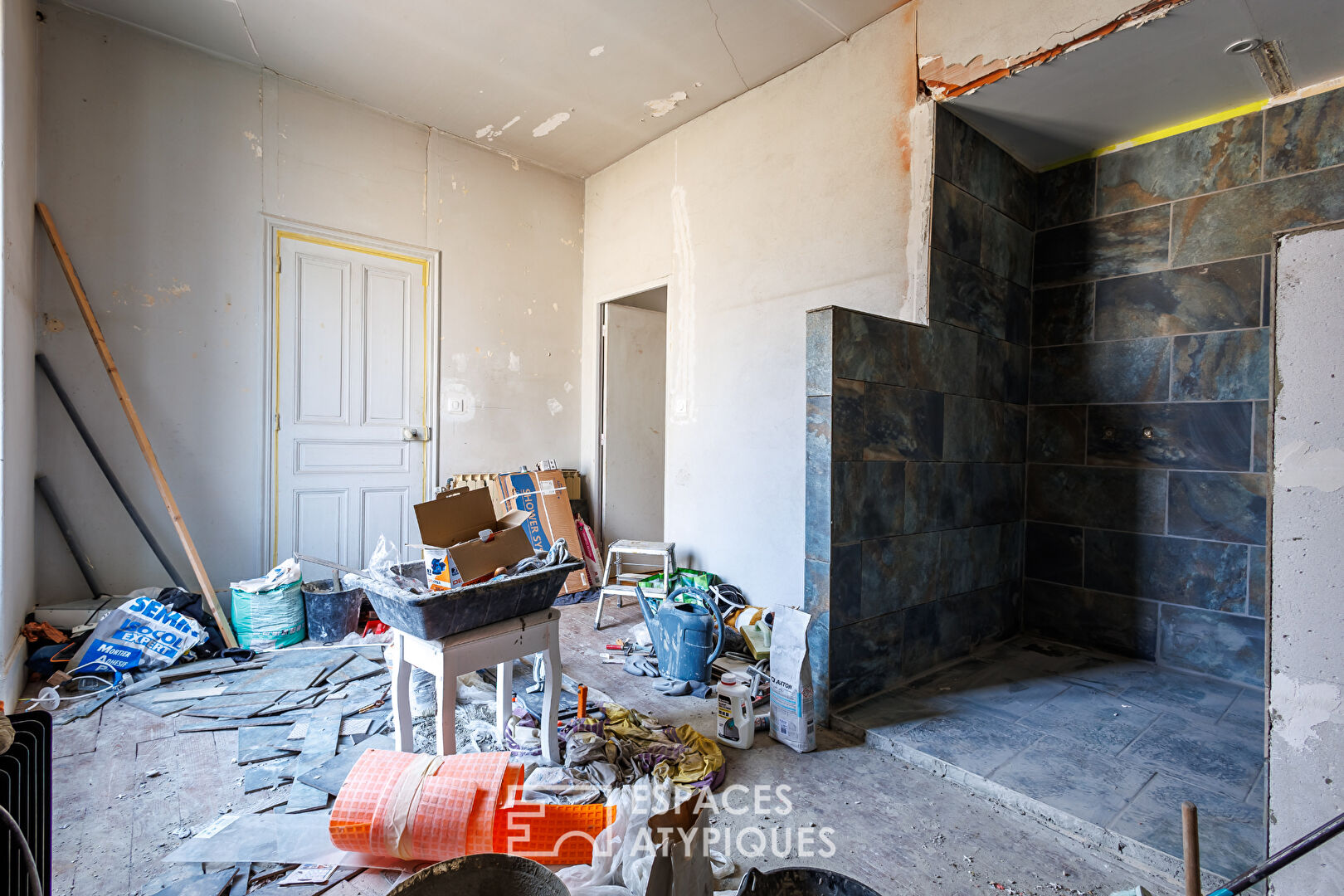 Character house to renovate with reception potential in the Baronnies