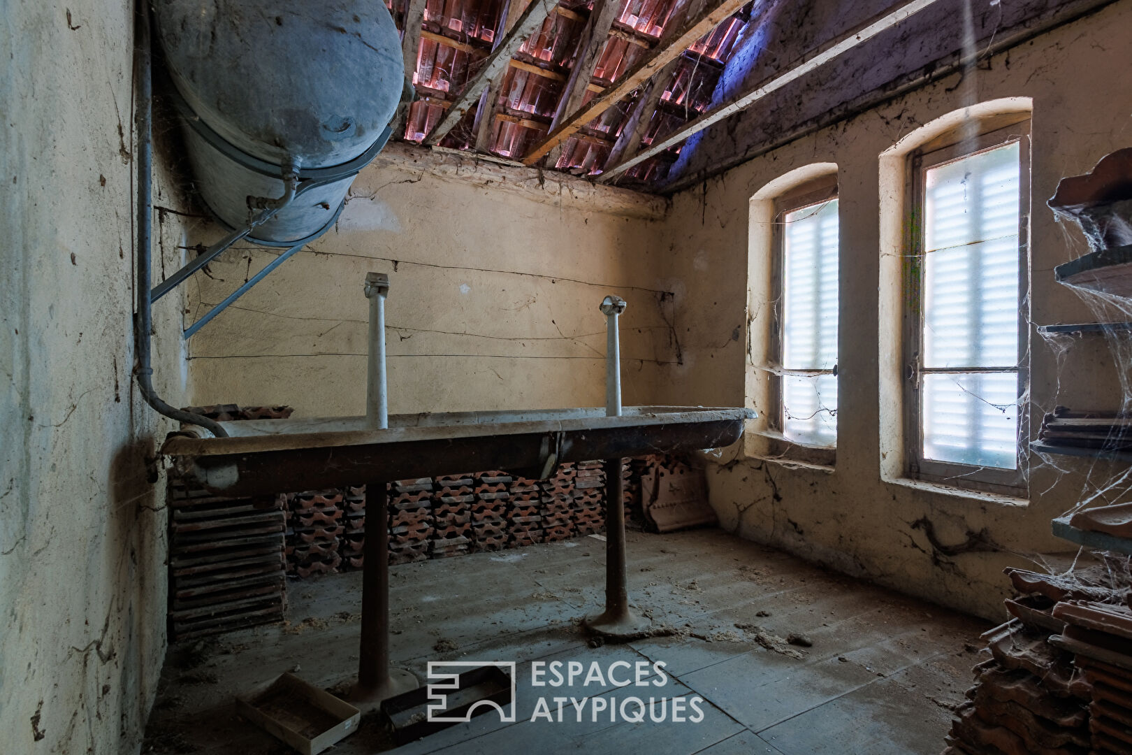 Character house to renovate with reception potential in the Baronnies