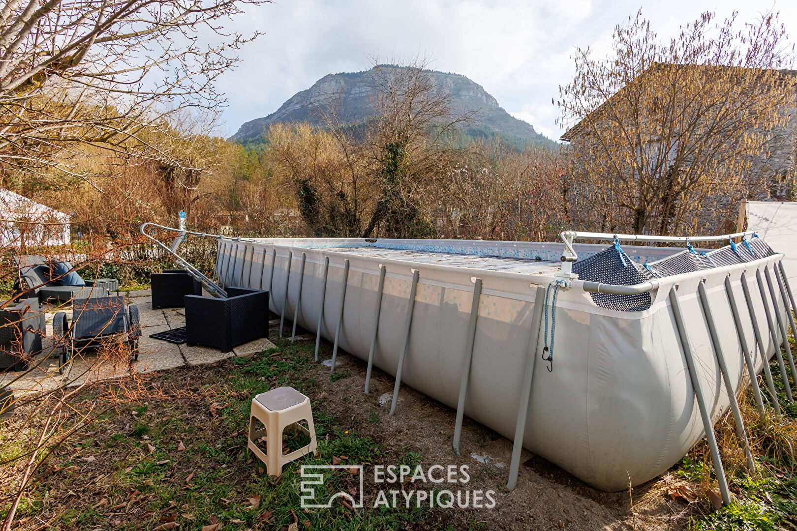 Character house to renovate with reception potential in the Baronnies