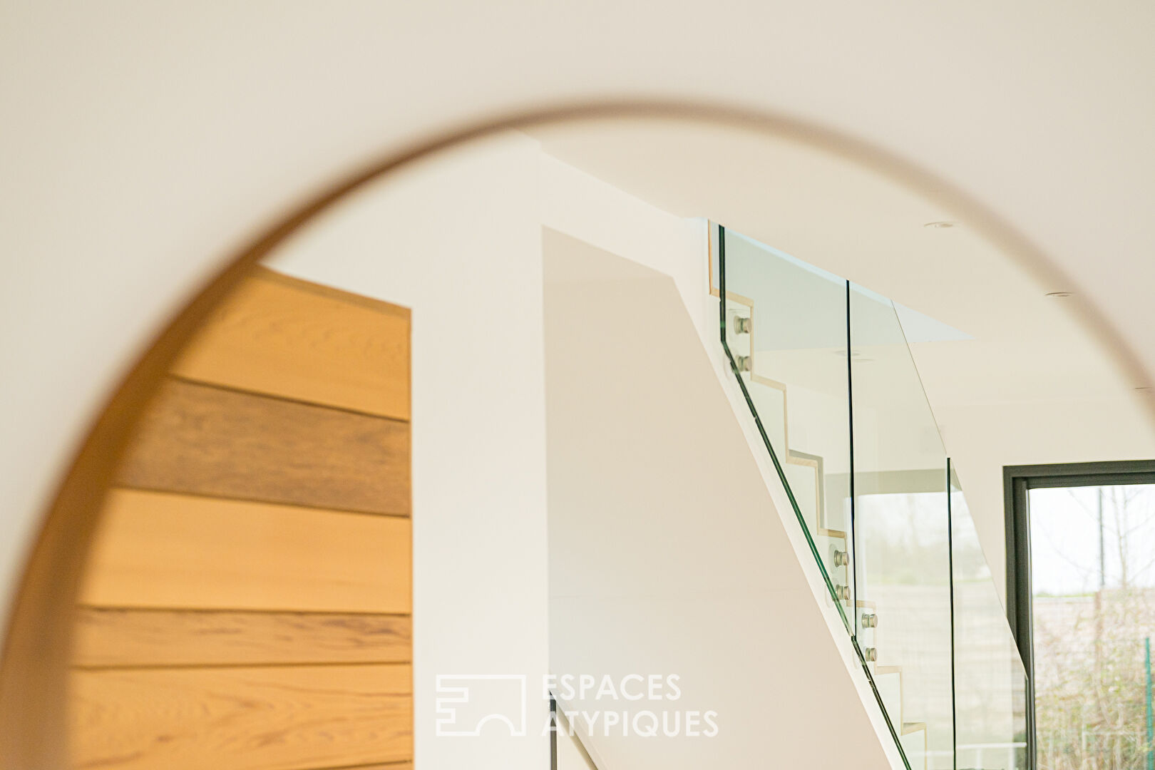 Contemporary flat-roofed house with swimming pool and garage