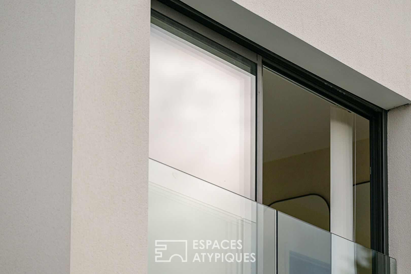 Contemporary flat-roofed house with swimming pool and garage