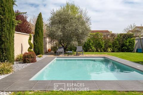 Recent villa with swimming pool and five bedrooms