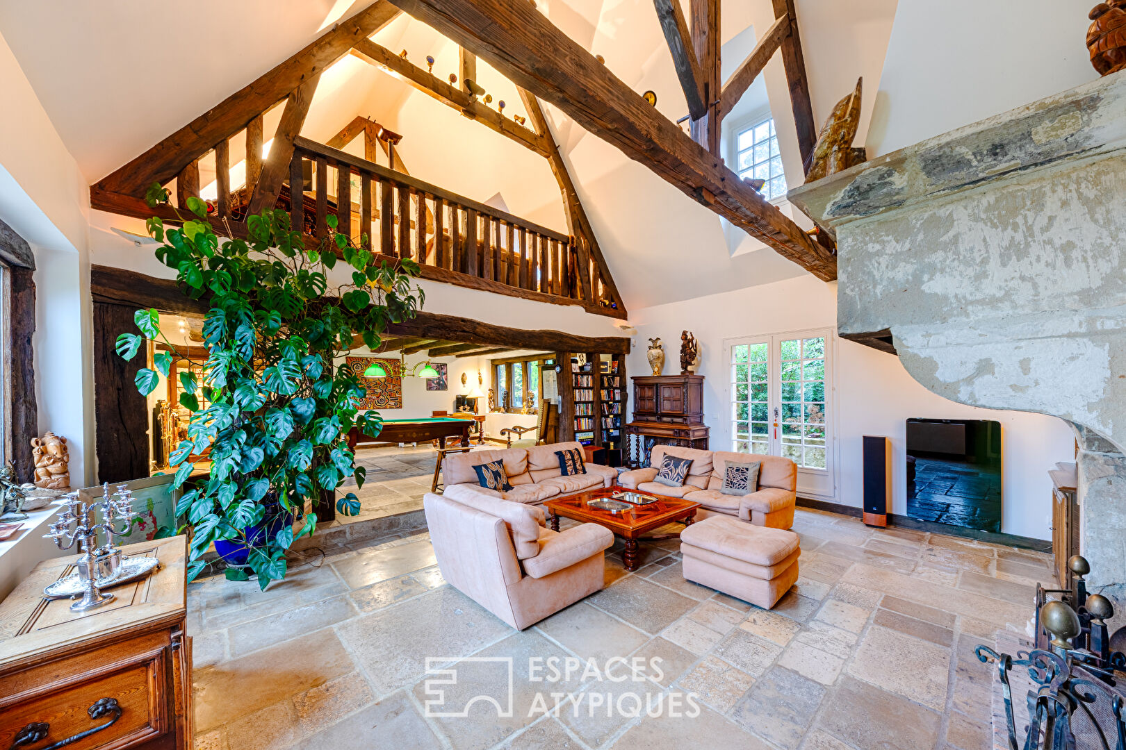 Timeless elegance! Signature residence with majestic proportions in the hills above Cormeilles-en-Parisis