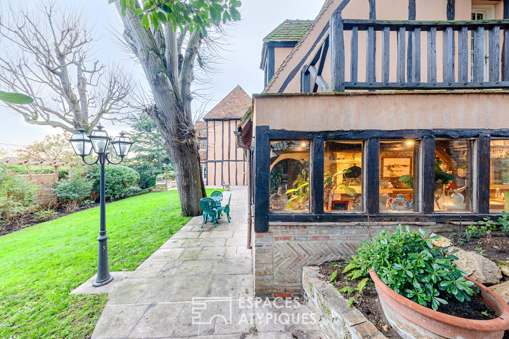 Timeless elegance! Signature residence with majestic proportions in the hills above Cormeilles-en-Parisis