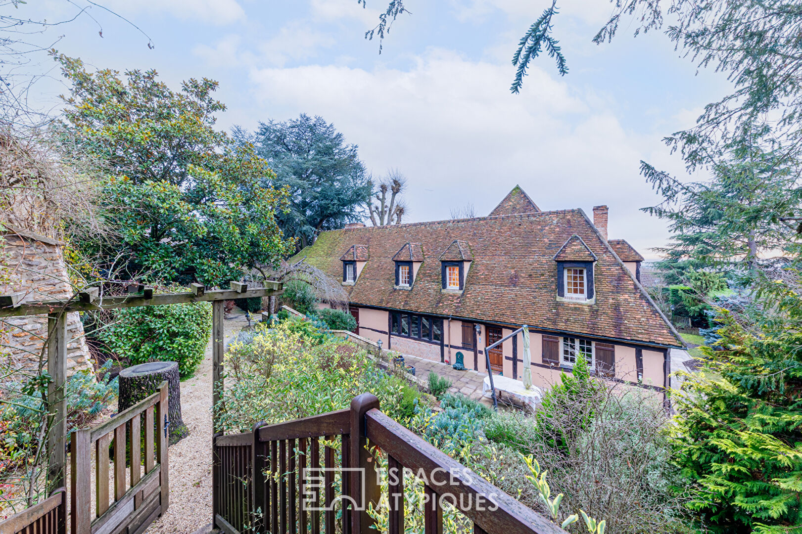 Timeless elegance! Signature residence with majestic proportions in the hills above Cormeilles-en-Parisis