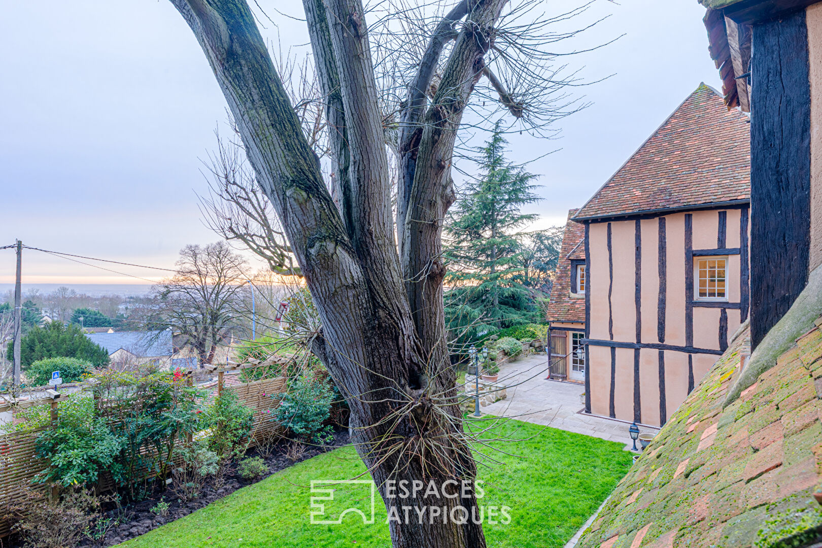 Timeless elegance! Signature residence with majestic proportions in the hills above Cormeilles-en-Parisis