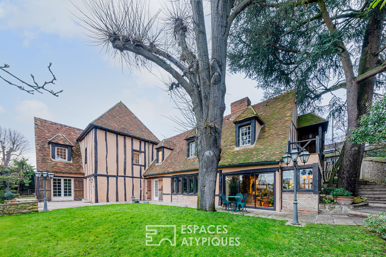 Timeless elegance! Signature residence with majestic proportions in the hills above Cormeilles-en-Parisis