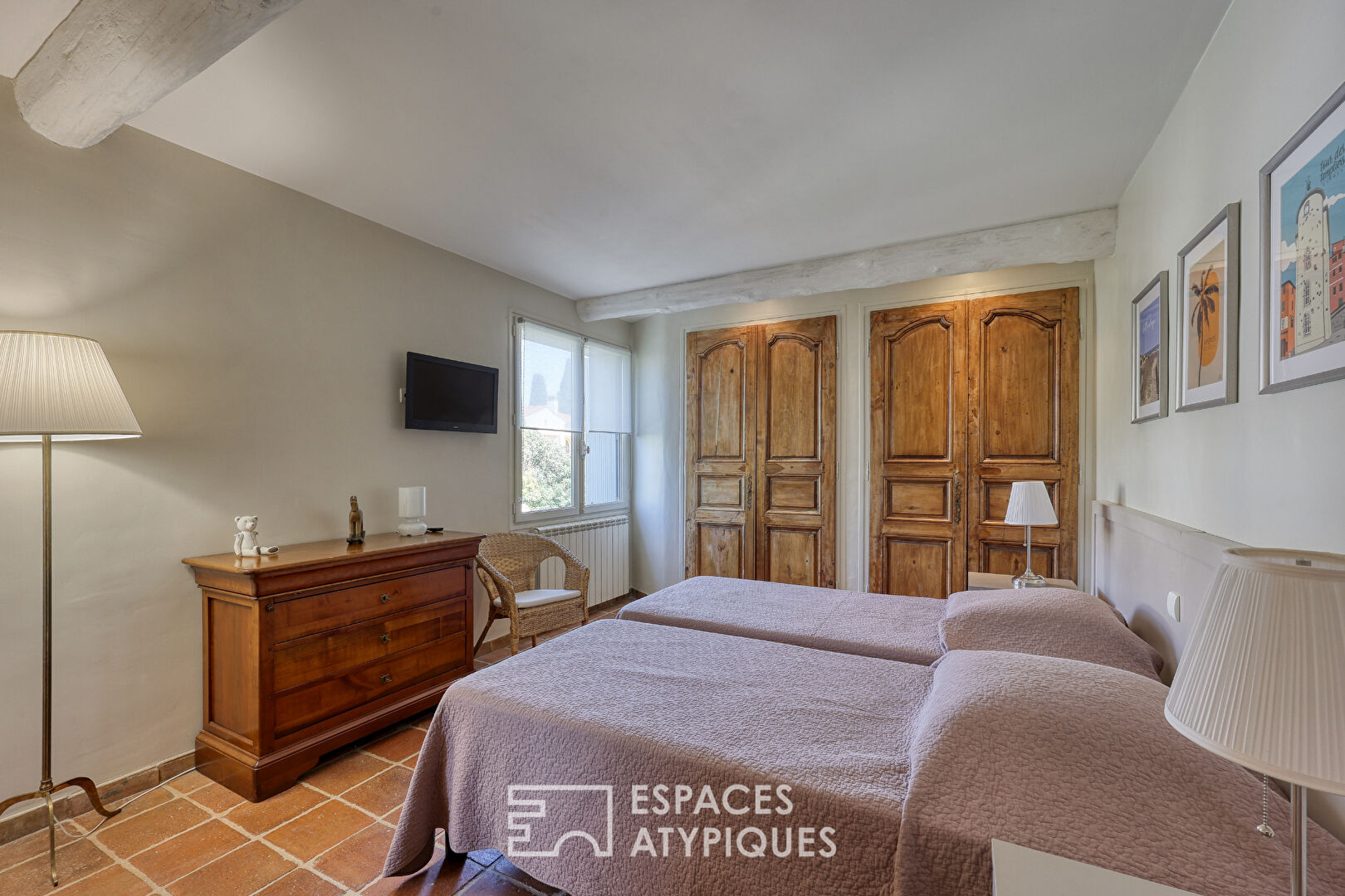 Bastide close to shops and its superb swimming pool