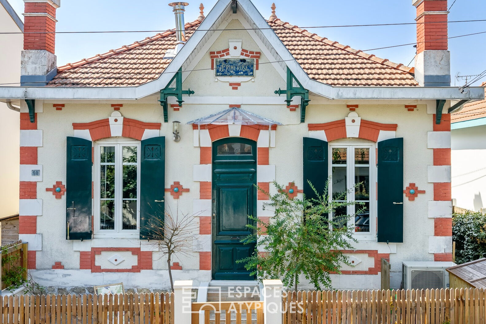 Parenthèse arcachonnaise entre plage et commerces