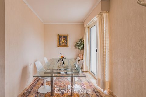 Appartement traversant avec balcon et vue bassin