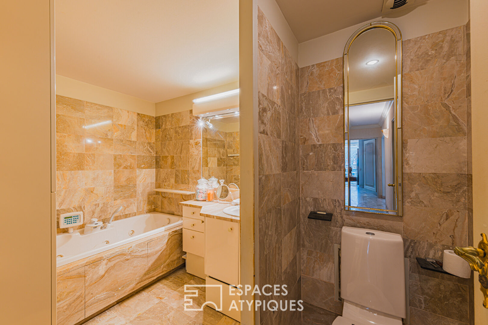 Apartment with balcony and basin view