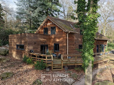 Maison familiale en bois au coeur d&rsquo;un environnement naturel.