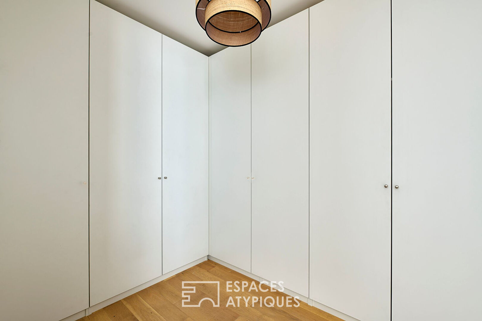 Appartement à l&rsquo;esprit atelier proche de la Place des Vosges