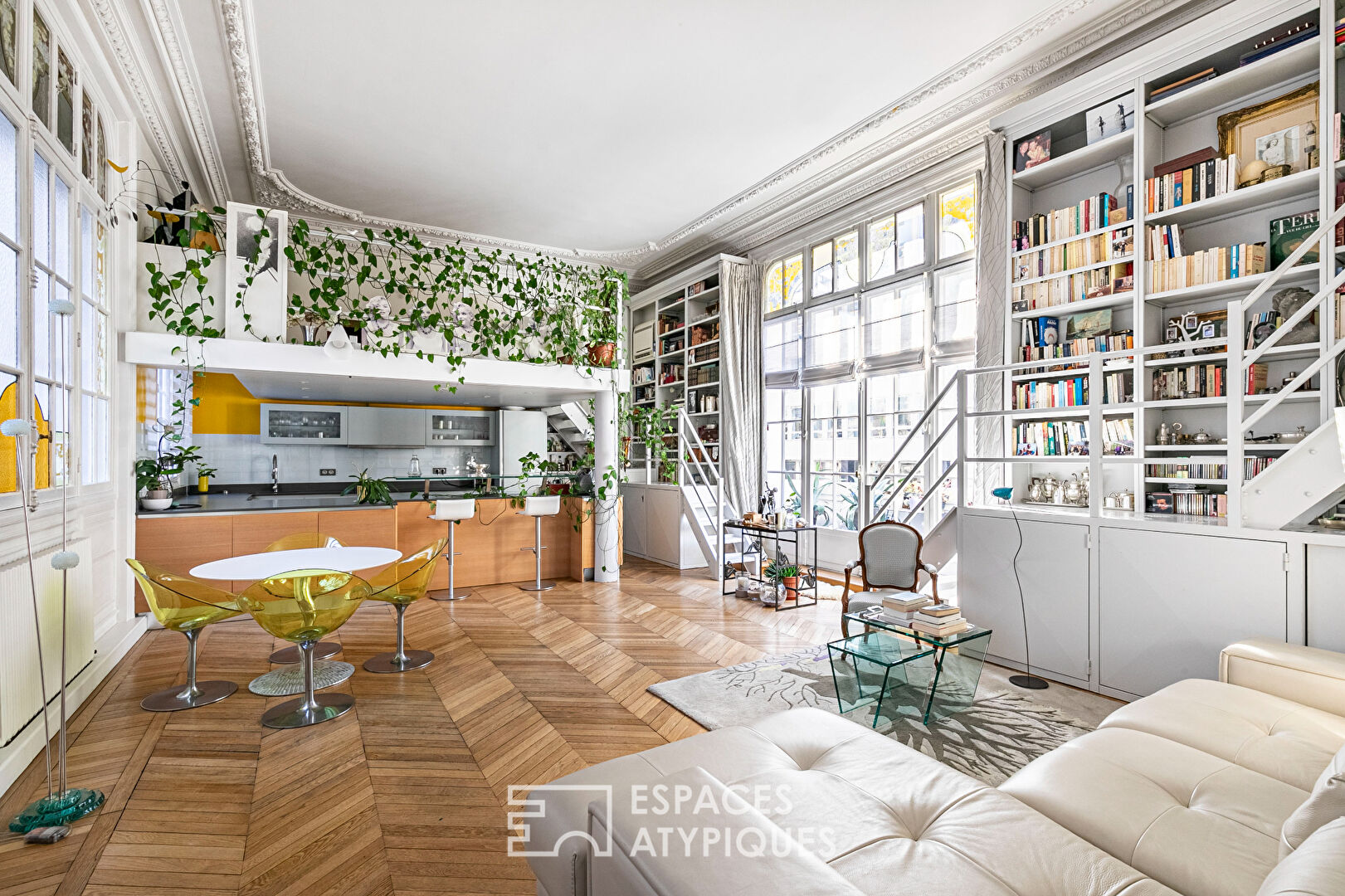 Étage noble traversant esprit loft avec balcon – Place Loulou Gasté